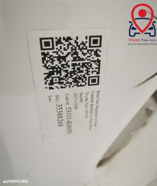 Bara Fata Originala Cu Grila Centrala Radiator In Stare Buna Toyota  Y - 8