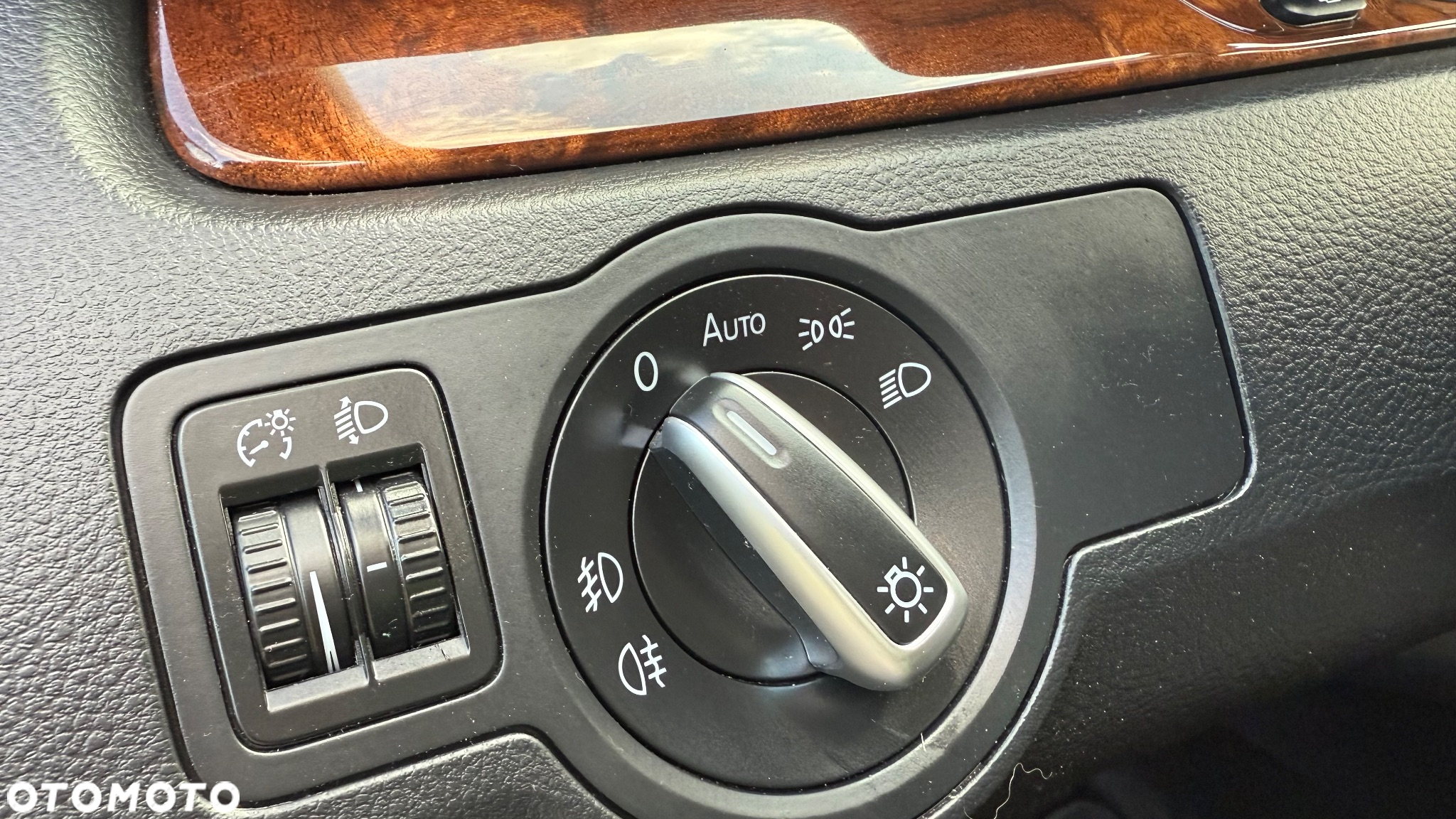 Volkswagen Passat 2.0 TDI DPF Highline - 24