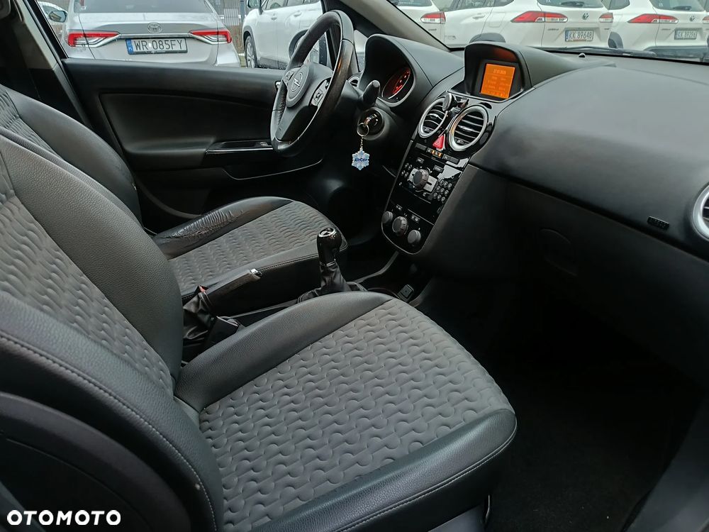 Opel Corsa 1.4 16V Cosmo - 12