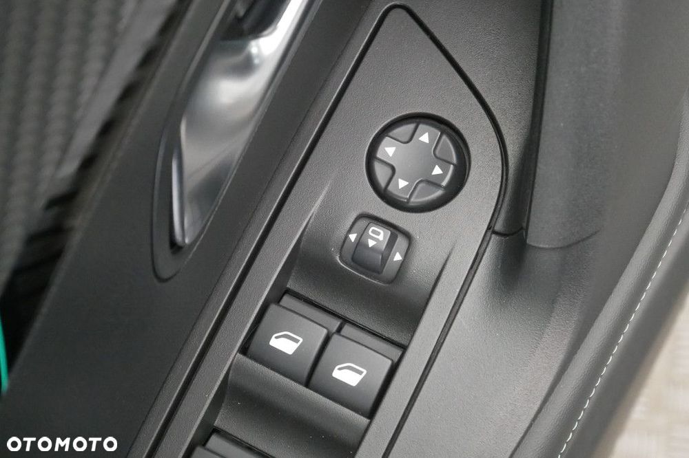 Peugeot 2008 1.2 PureTech Allure S&S - 26