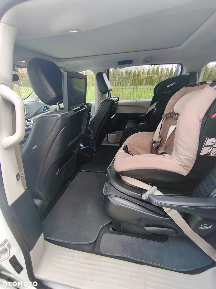 Chrysler Pacifica - 12