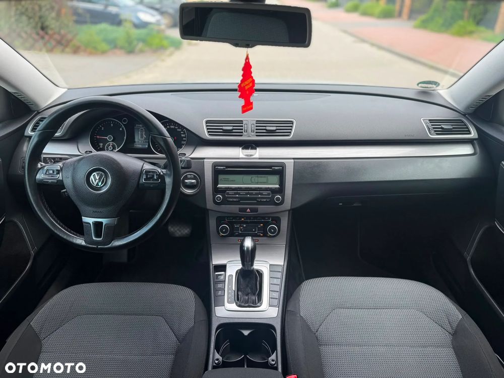 Volkswagen Passat - 12