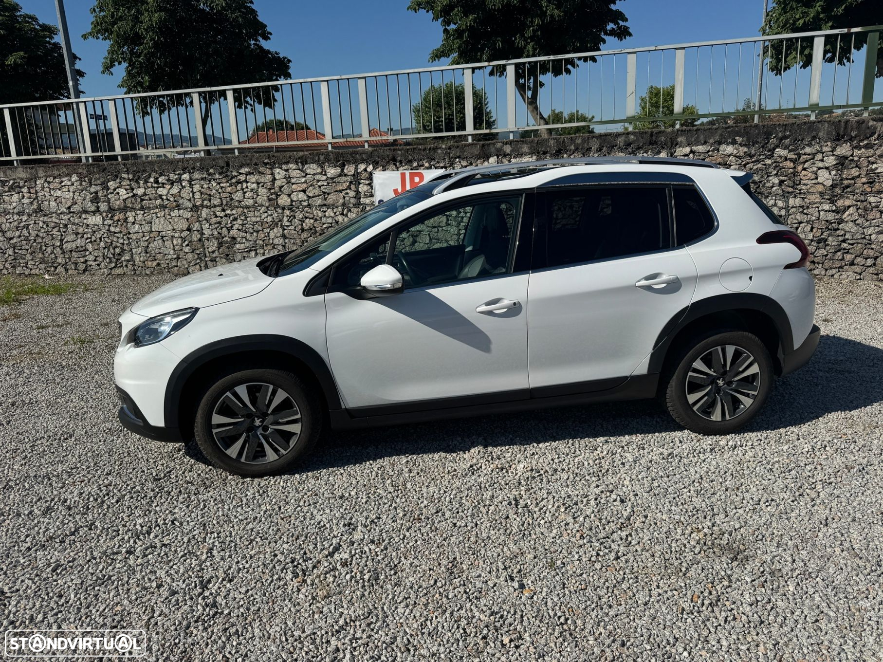 Peugeot 2008 1.2 PureTech Allure EAT6 - 5