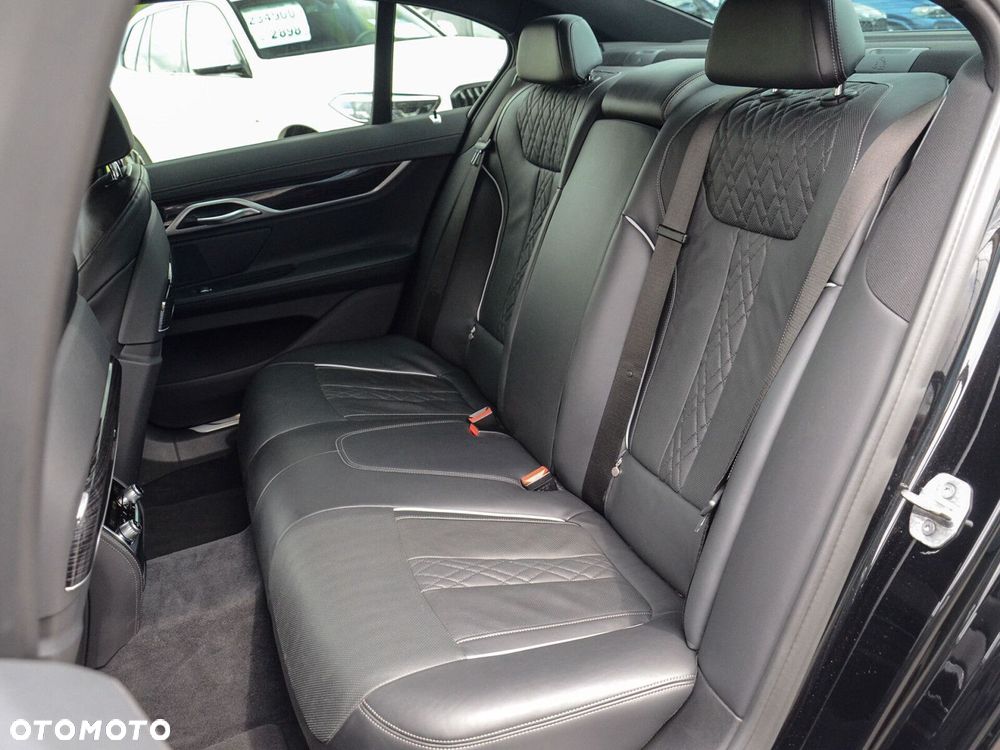 BMW Seria 7 730d xDrive mHEV sport - 36