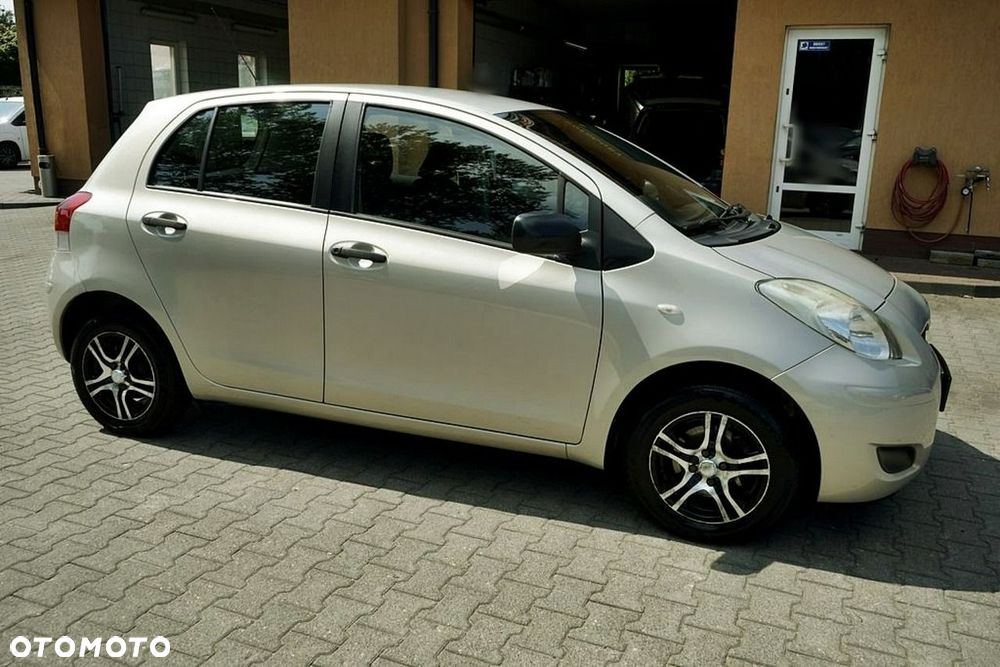 Toyota Yaris - 12