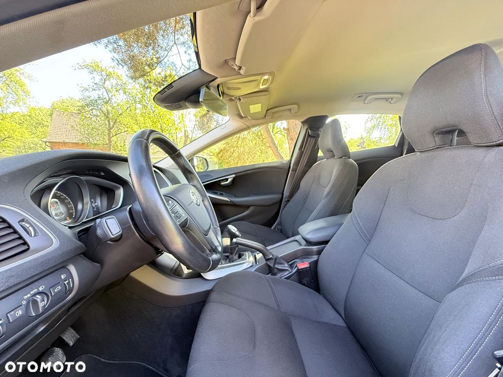 Volvo V40 D2 Momentum - 16