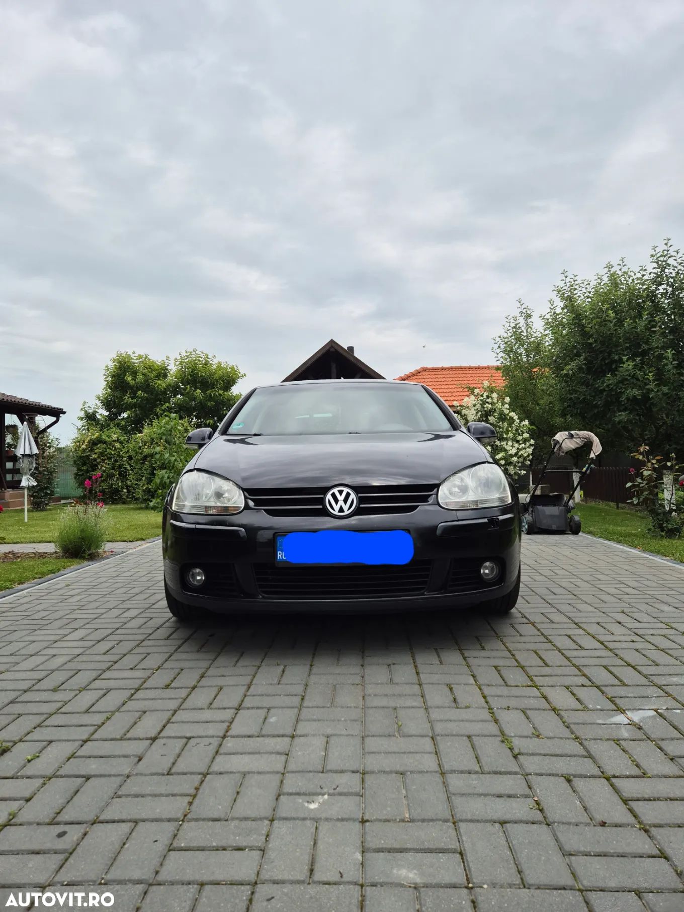 Volkswagen Golf - 1