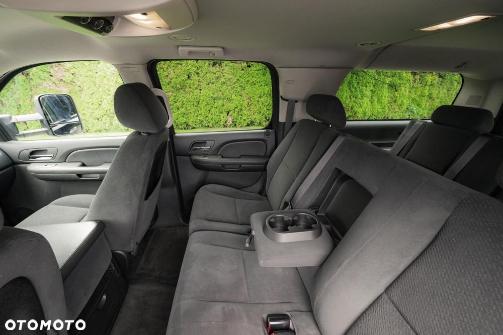 Chevrolet Suburban - 32