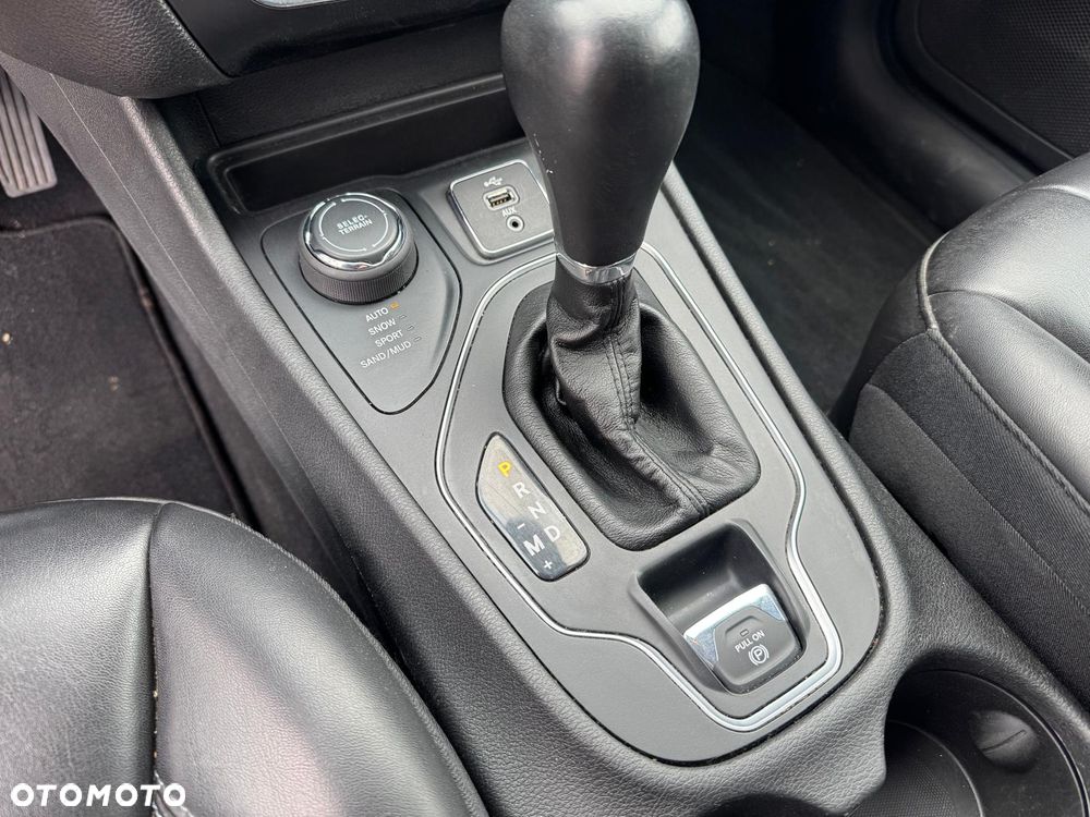 Jeep Cherokee - 18