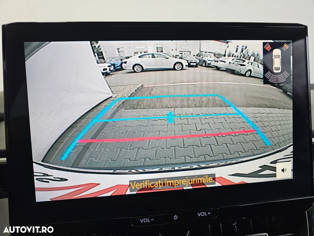 Toyota Corolla Sedan 1.8 HSD Business - 18