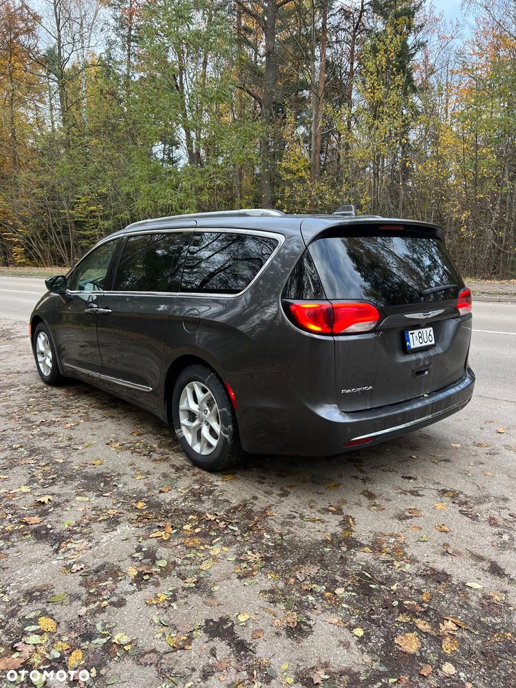 Chrysler Pacifica - 6