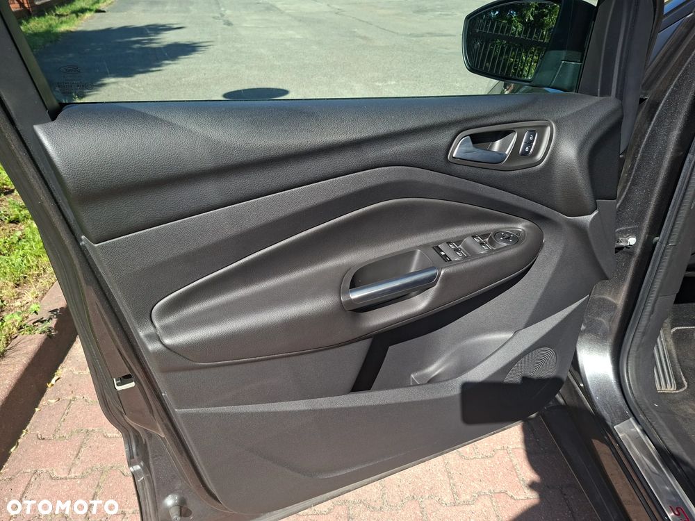 Ford Kuga 2.0 TDCi 4x4 ST-Line - 25