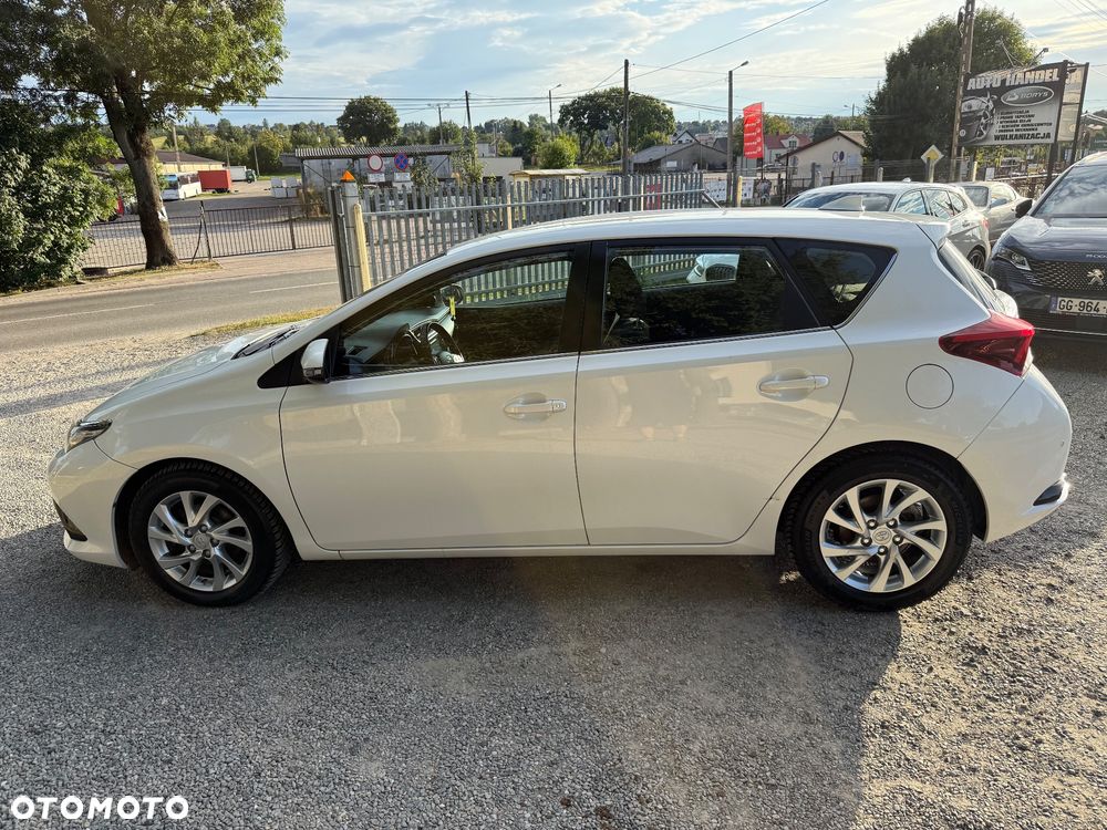 Toyota Auris 1.6 D-4D Executive - 8