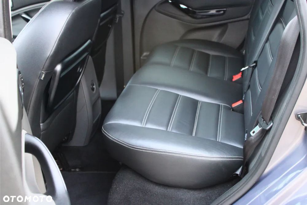 Ford Kuga 2.0 TDCi 2x4 Titanium - 13