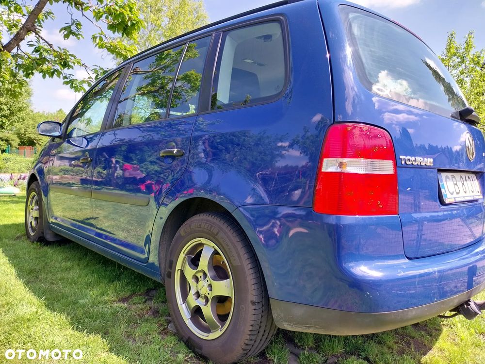 Volkswagen Touran - 4