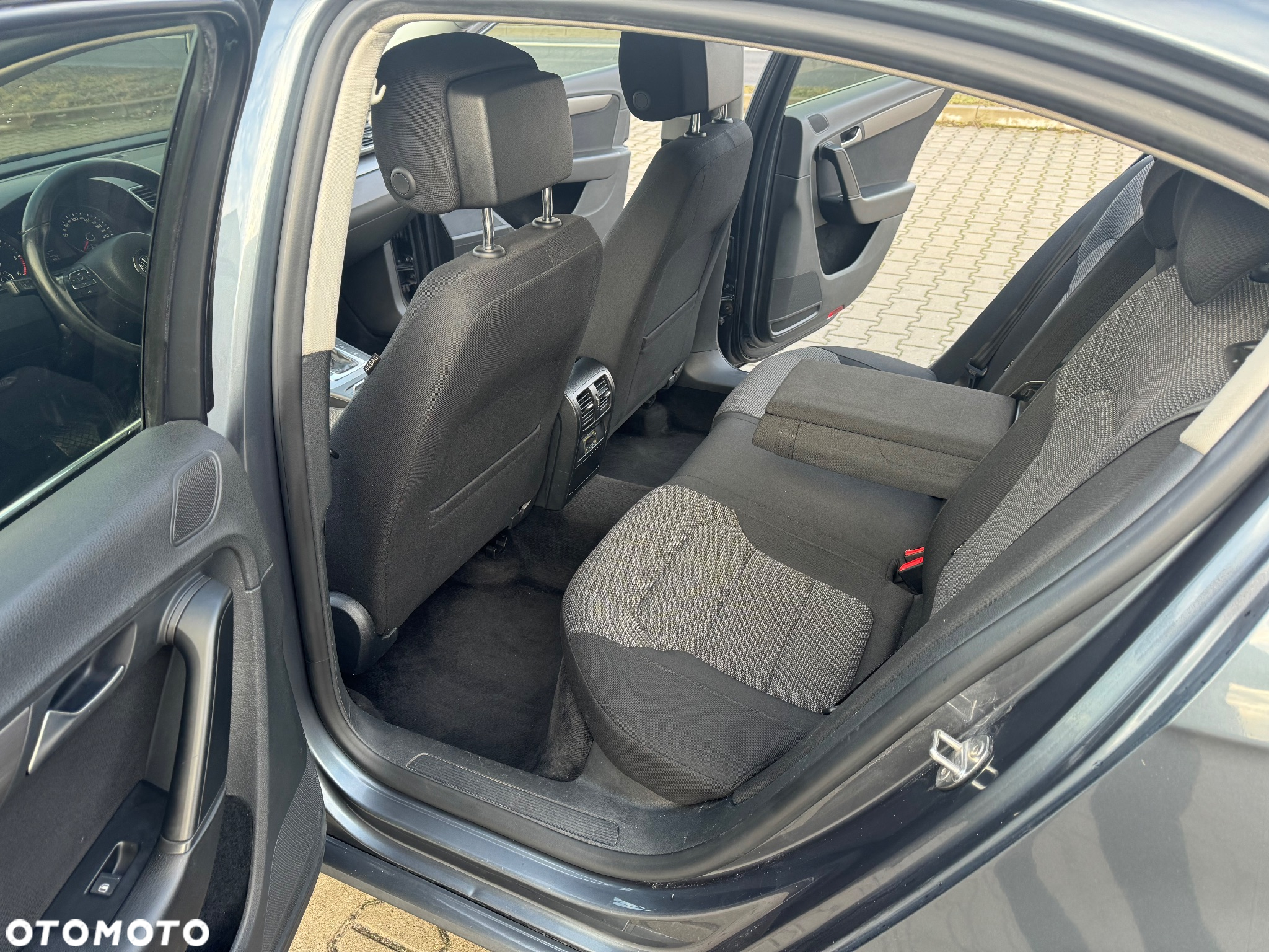 Volkswagen Passat - 17