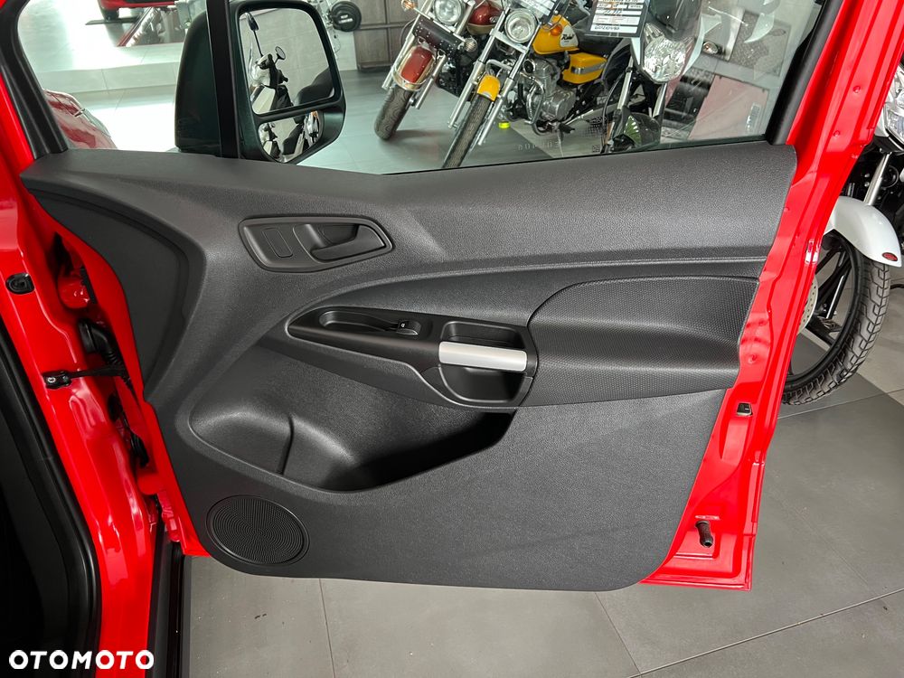 Ford Tourneo Connect 1.6 EcoBoost Titanium - 29