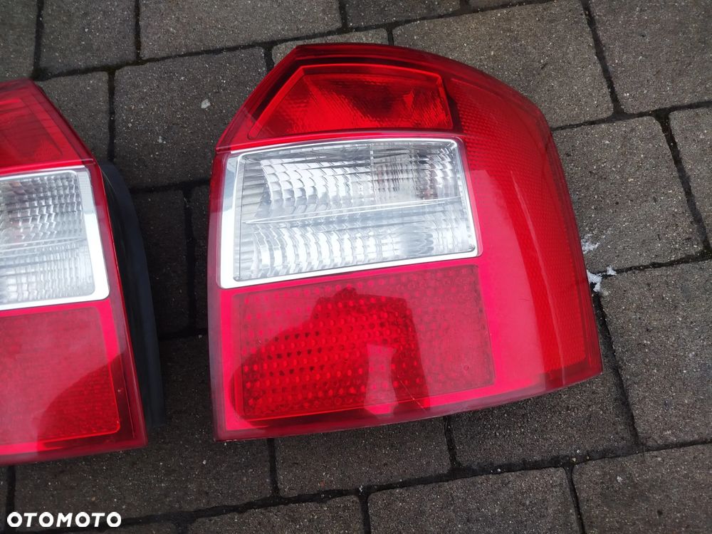 Audi A4 B6  sedan lampa tylna lewa - 4