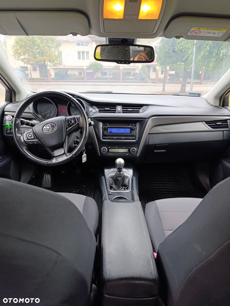 Toyota Avensis 1.8 Active - 8