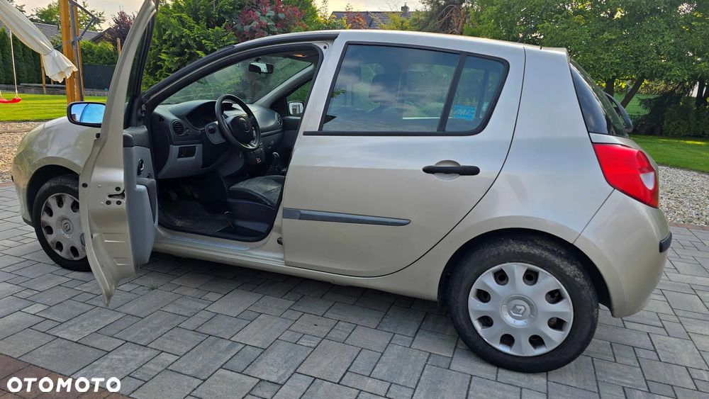 Renault Clio 1.4 16V Authentique - 5