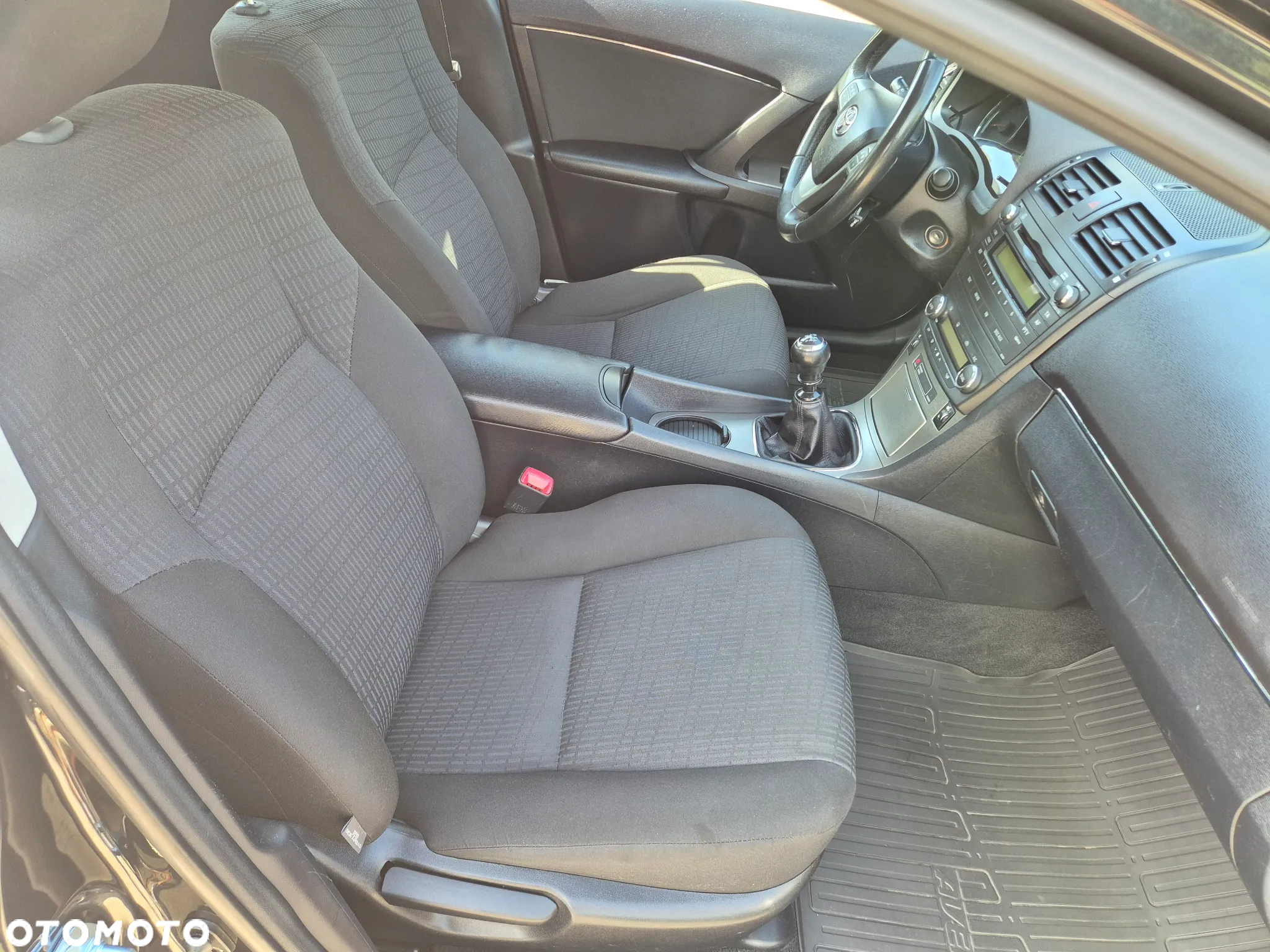 Toyota Avensis 1.8 Premium - 11
