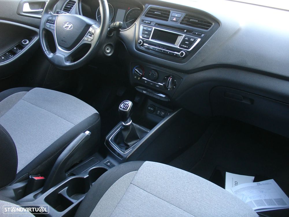 Hyundai i20 1.1 CRDi LED - 22