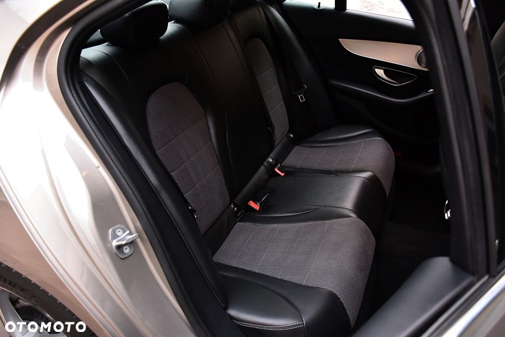 Mercedes-Benz Klasa C 300 9G-TRONIC Exclusive - 38