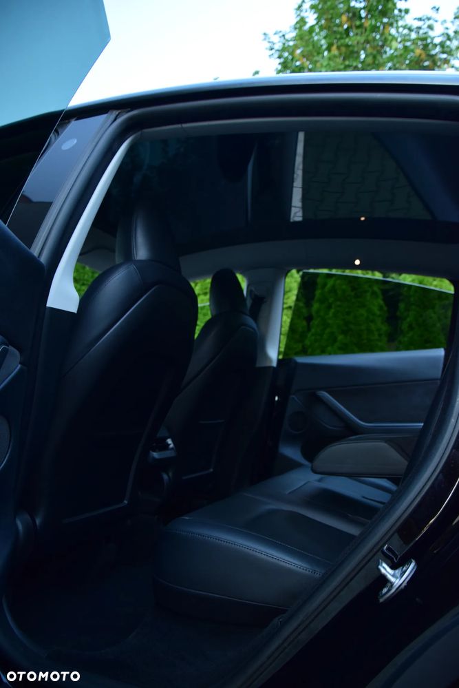 Tesla Model Y - 27