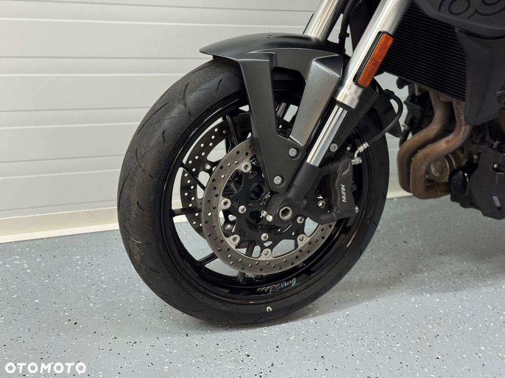 Suzuki GSX - 24