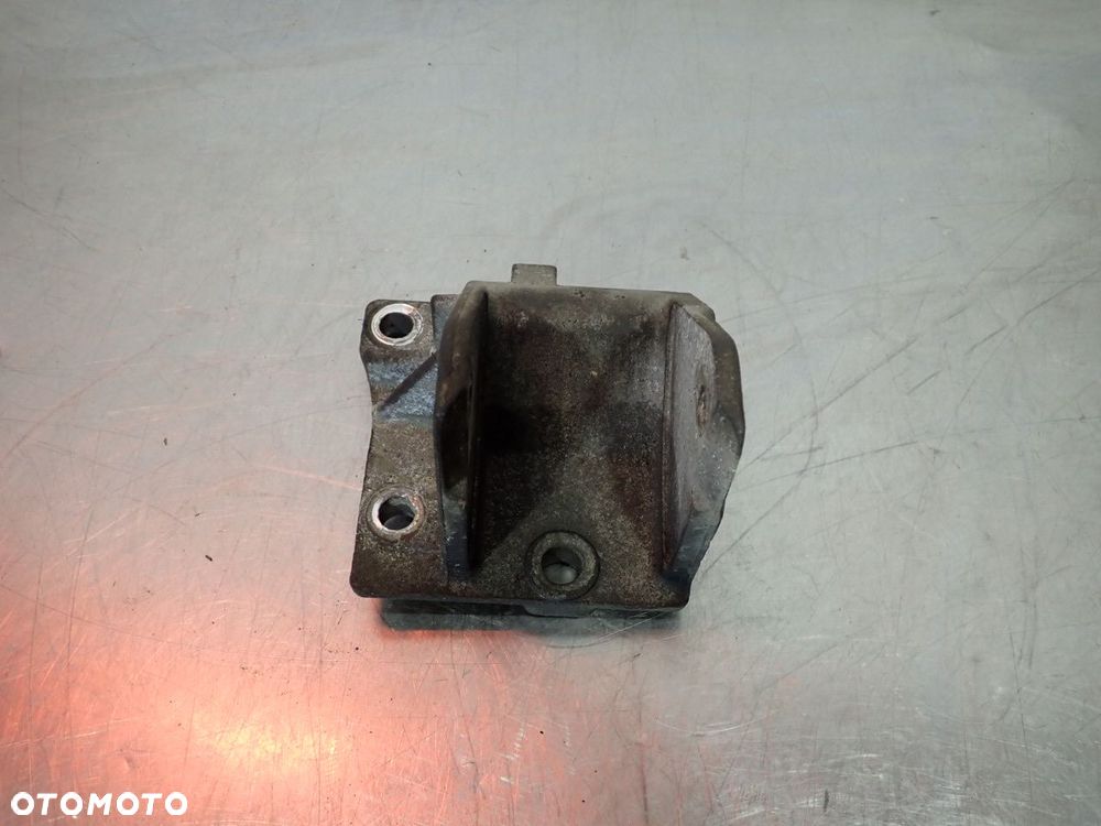 ŁAPA SILNIKA MITSUBISHI LANCER VII