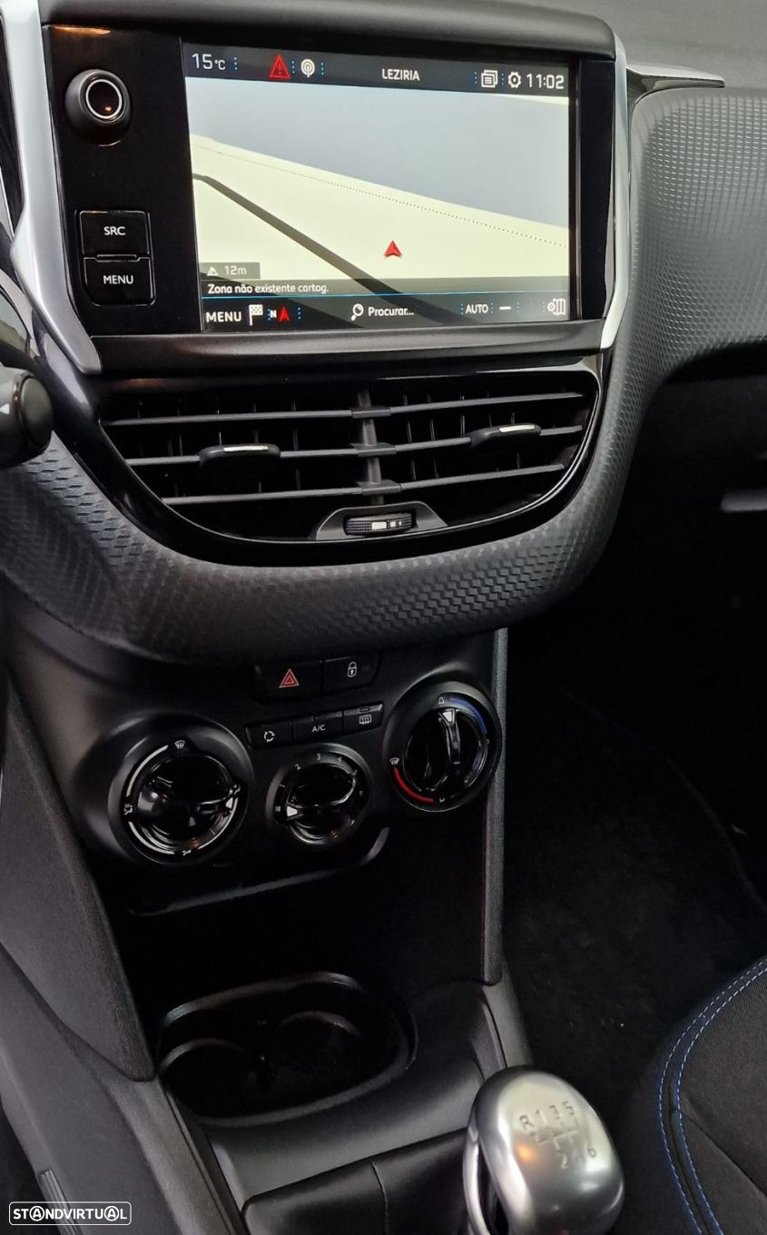 Peugeot 208 - 10