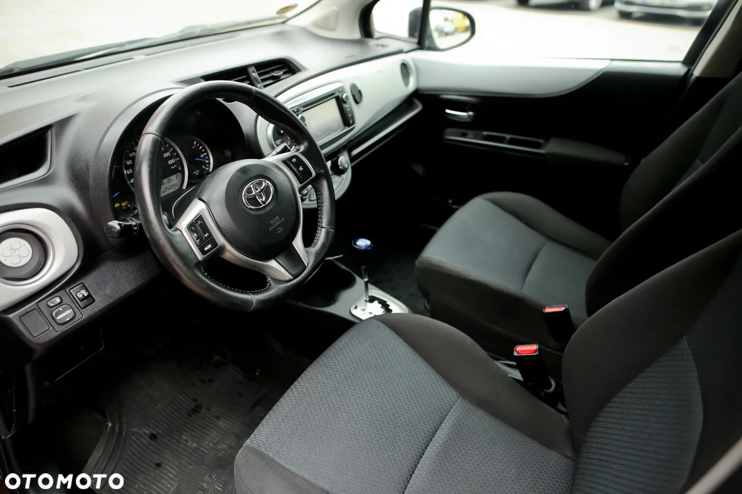 Toyota Yaris ver-hybrid-1-5-vvt--i-comfort - 18