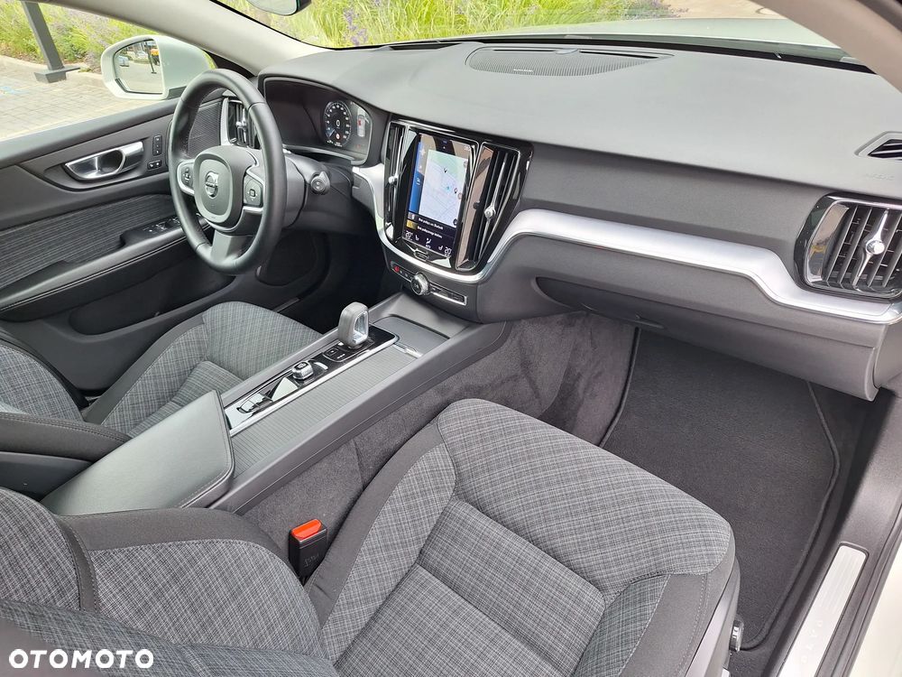 Volvo V60 B4 D Momentum Pro - 26