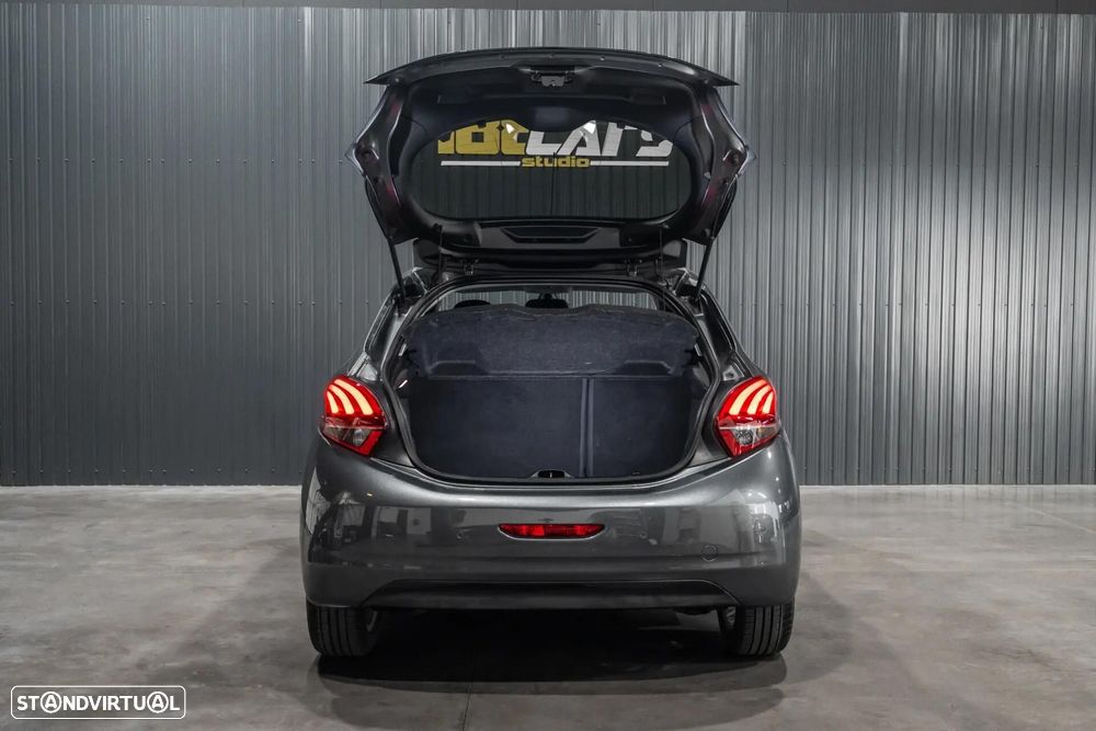 Peugeot 208 - 47