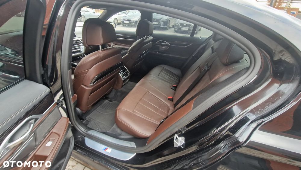 BMW Seria 7 740d xDrive - 23