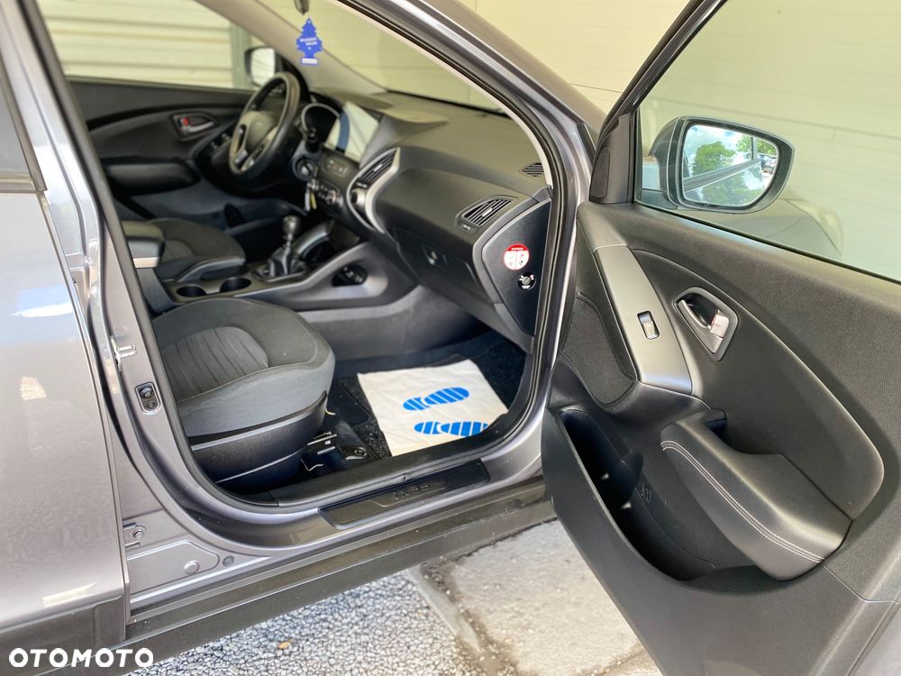 Hyundai ix35 1.6 2WD blue Trend - 14