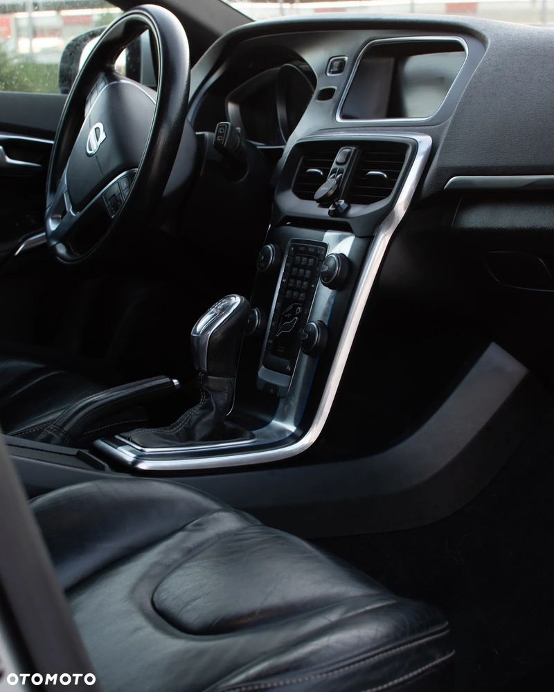 Volvo V40 D4 R-Design Kinetic - 3