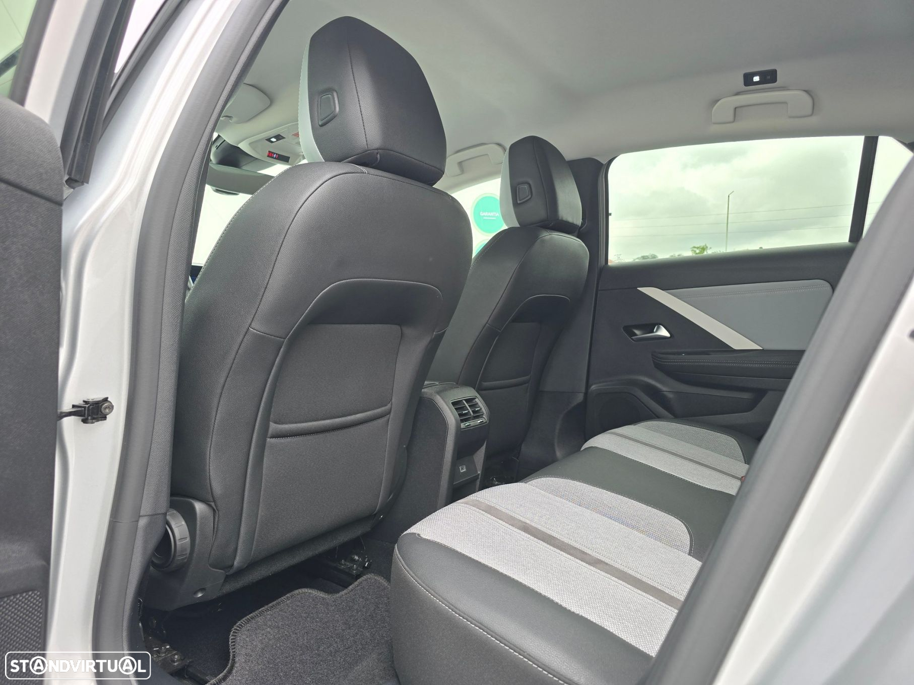 Opel Astra 1.2 T Elegance - 35