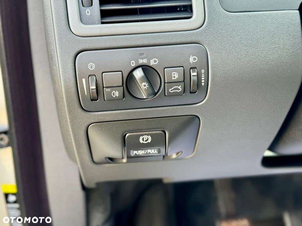 Volvo V70 2.0 Momentum - 19