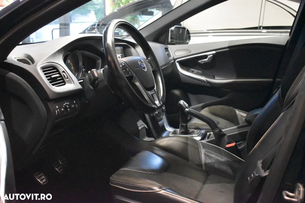 Volvo V40 D3 R-Design - 9