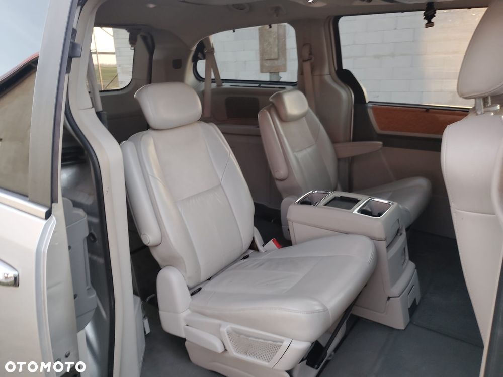 Chrysler Town & Country - 5