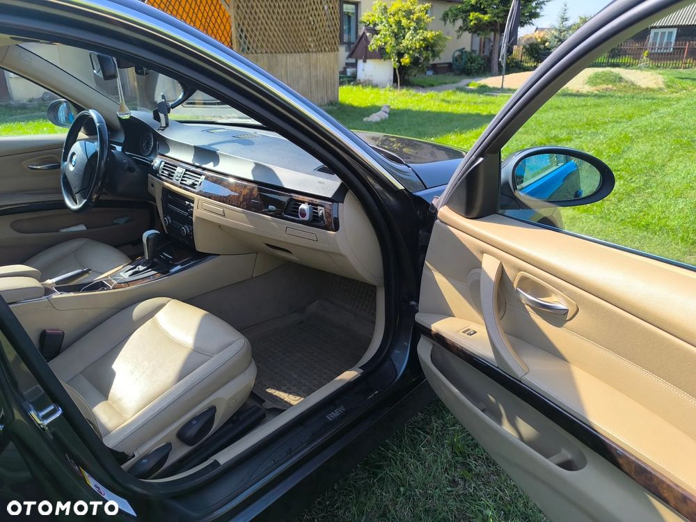 BMW Seria 3 325xi Touring - 7