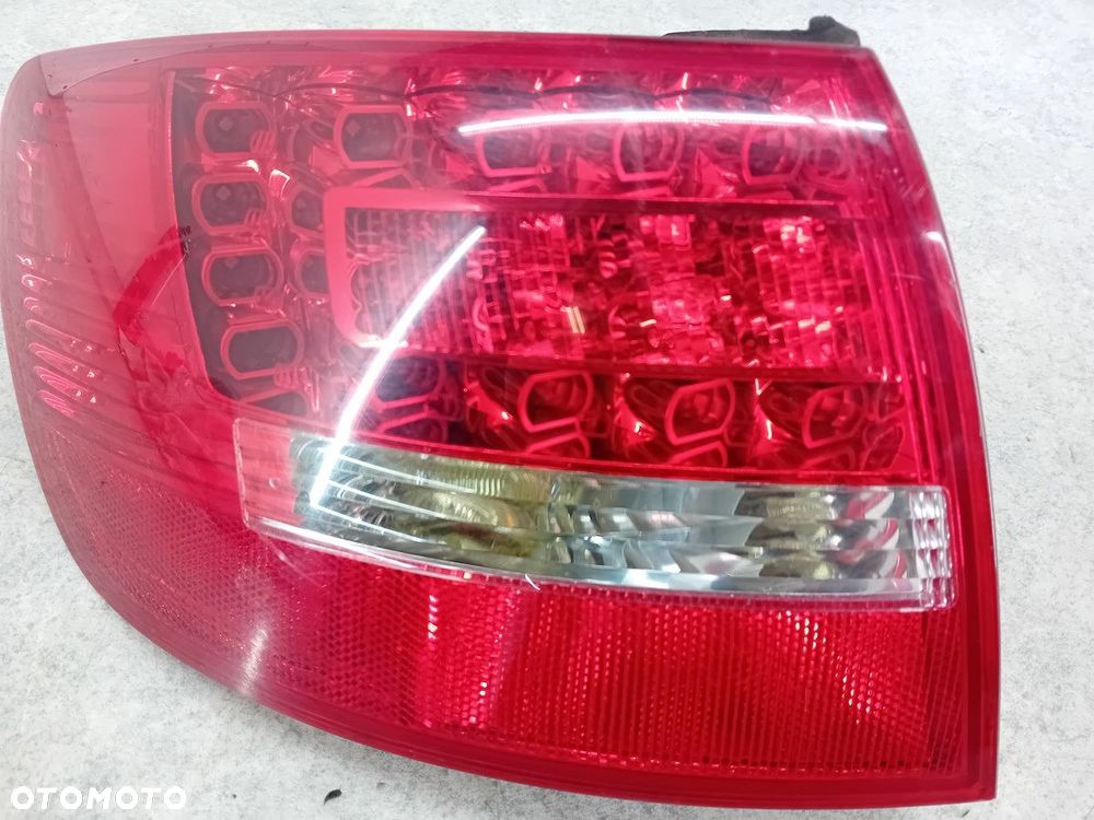 LAMPA TYLNA LEWA AUDI A6 C6 FL 4F9945095E KOMBI - 2