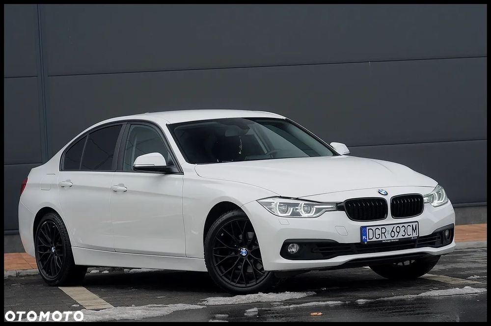 BMW Seria 3 318i - 11