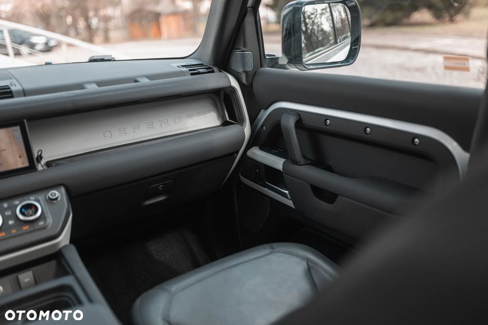 Land Rover Defender 3.0 P400 mHEV First Edition - 27