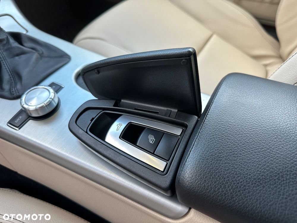 Mercedes-Benz SLK 250 (BlueEFFICIENCY) 7G-TRONIC - 32