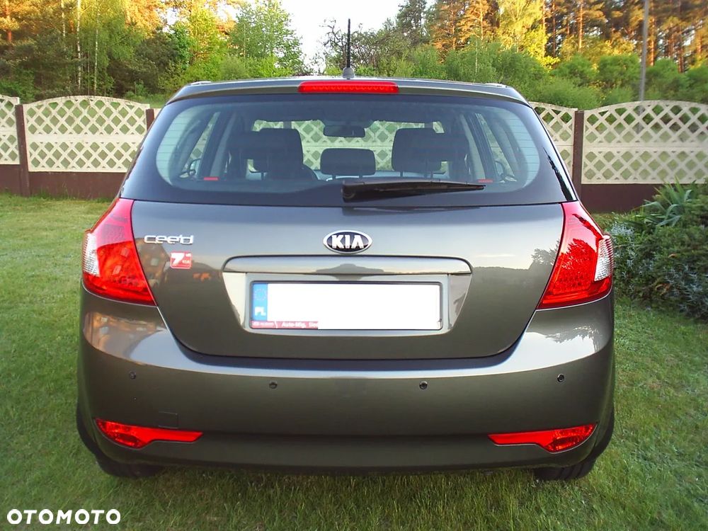 Kia Ceed 1.4 S Euro2012 - 13