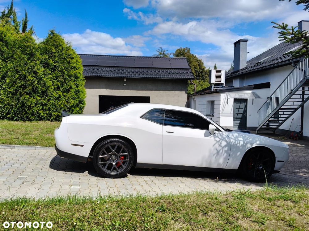Dodge Challenger - 25