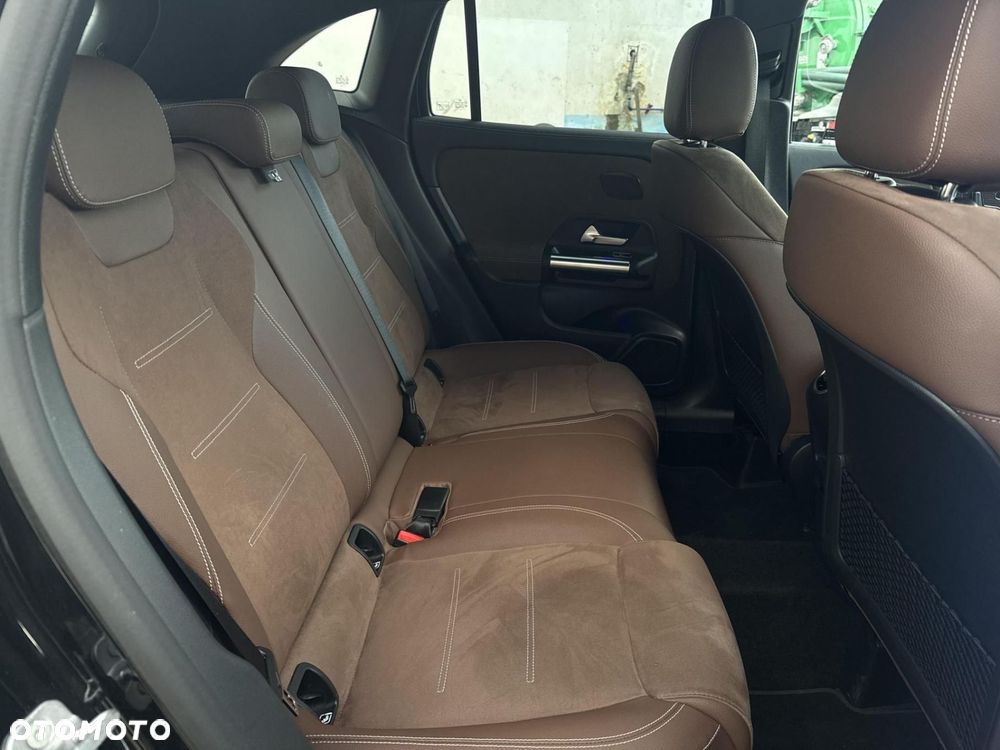 Mercedes-Benz GLA - 24