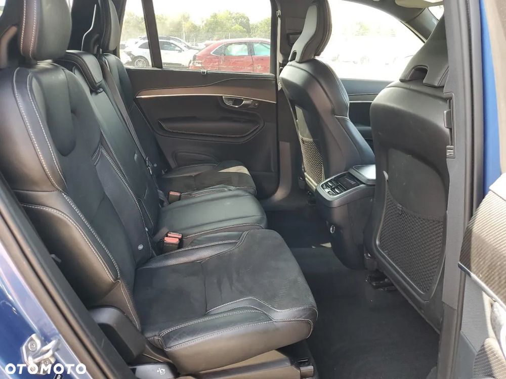 Volvo XC 90 - 9
